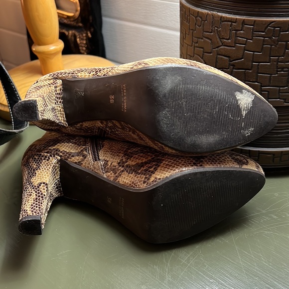 Vera Gomma Heeled Leather Booties - Picture 5 of 7